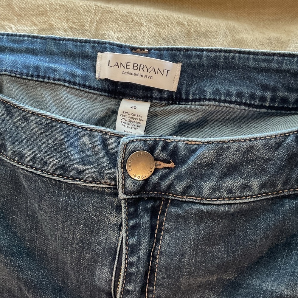 Lane Bryant Women’s Distressed Jean Girlfriend Shorts Lace Trim Mid Rise - Picture 7 of 9